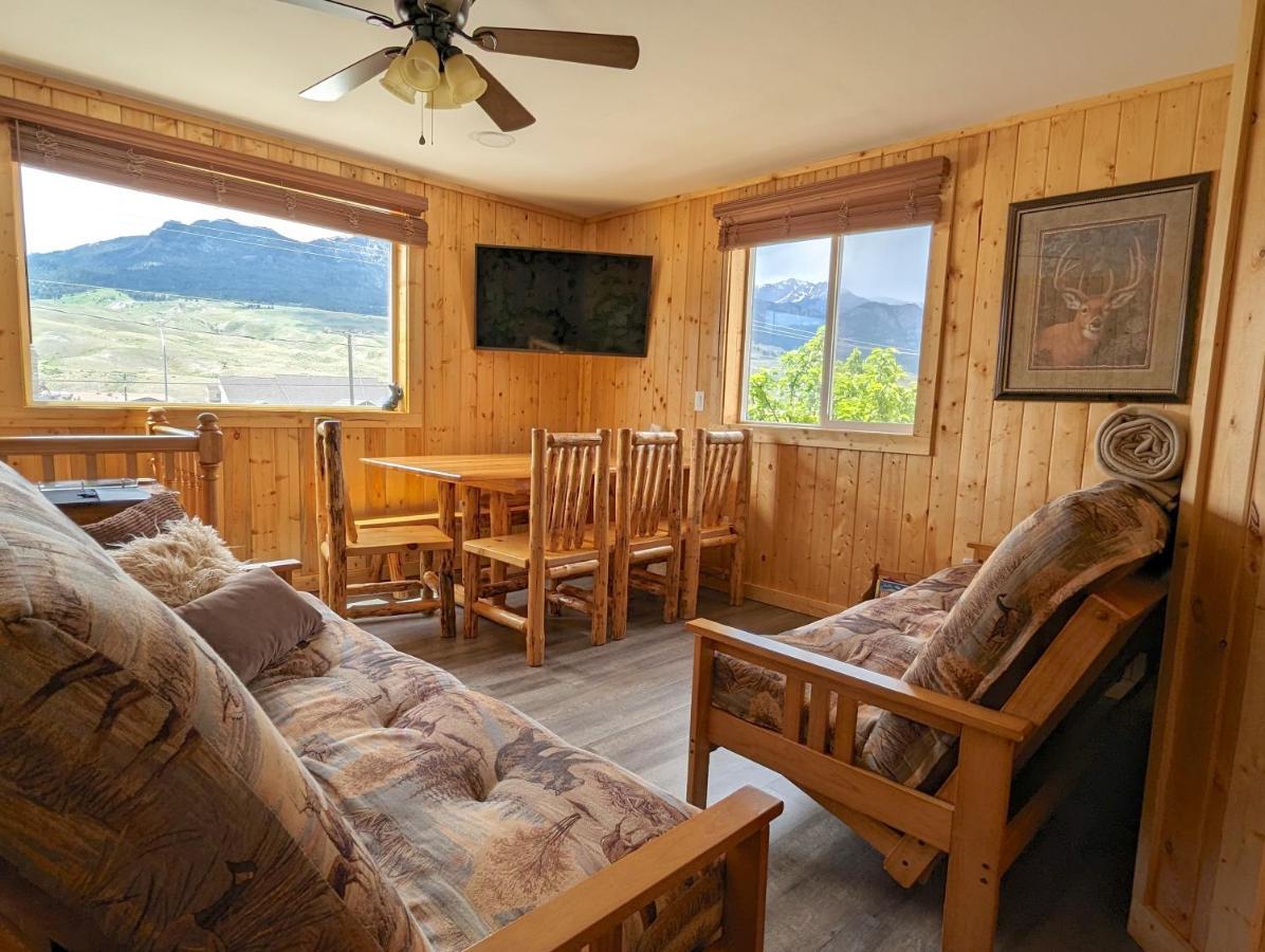 Yellowstone'S Treasure Cabins Gardiner Exterior photo