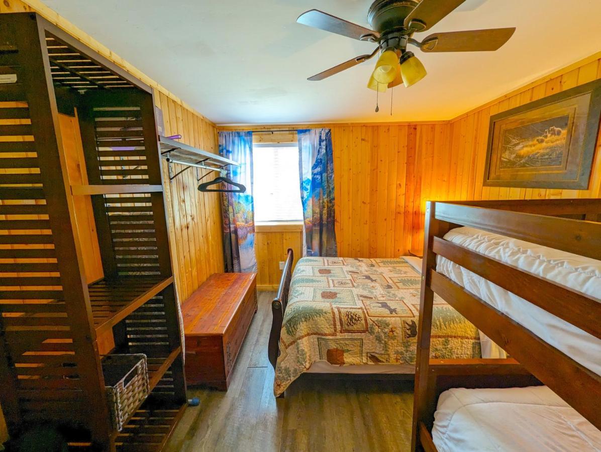 Yellowstone'S Treasure Cabins Gardiner Exterior photo