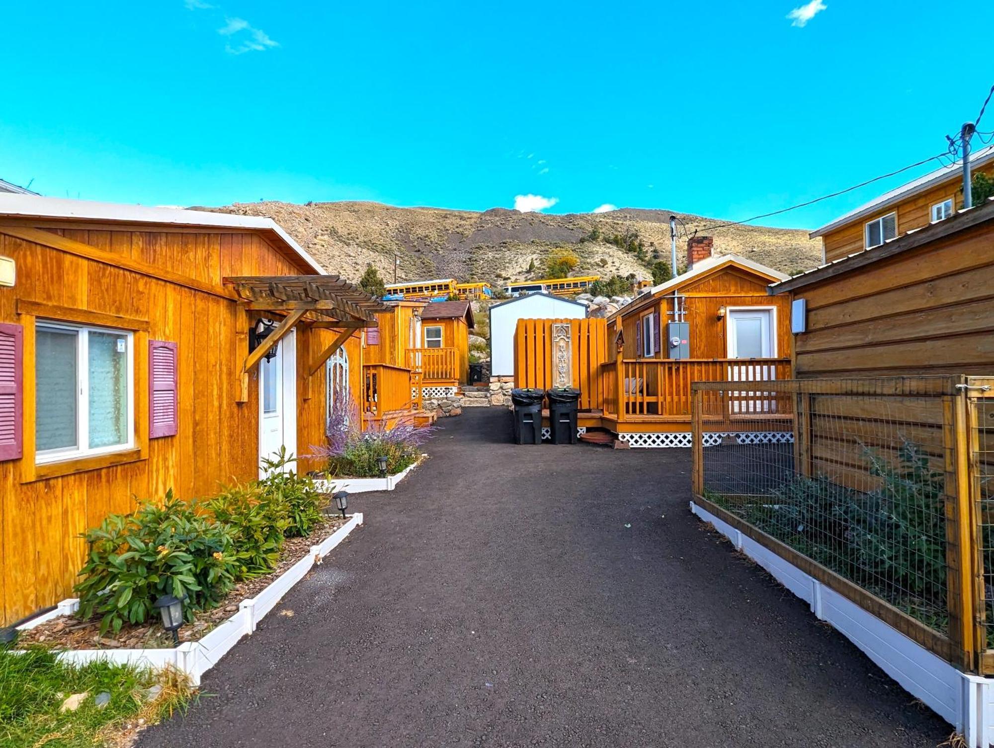 Yellowstone'S Treasure Cabins Gardiner Exterior photo