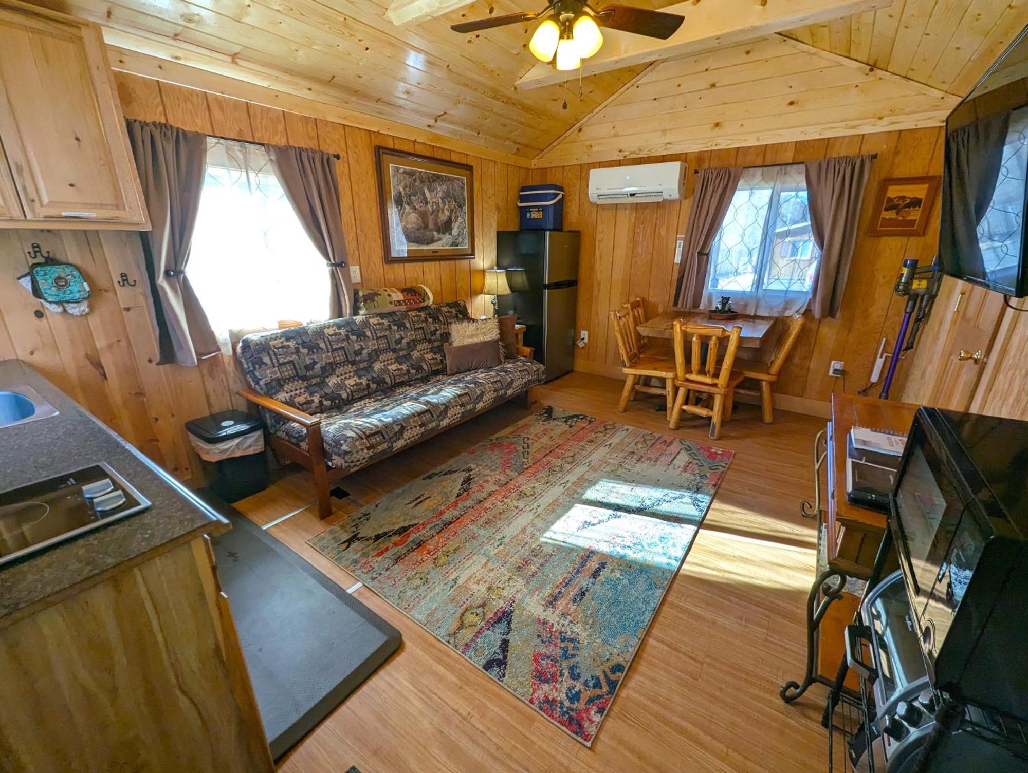 Yellowstone'S Treasure Cabins Gardiner Exterior photo