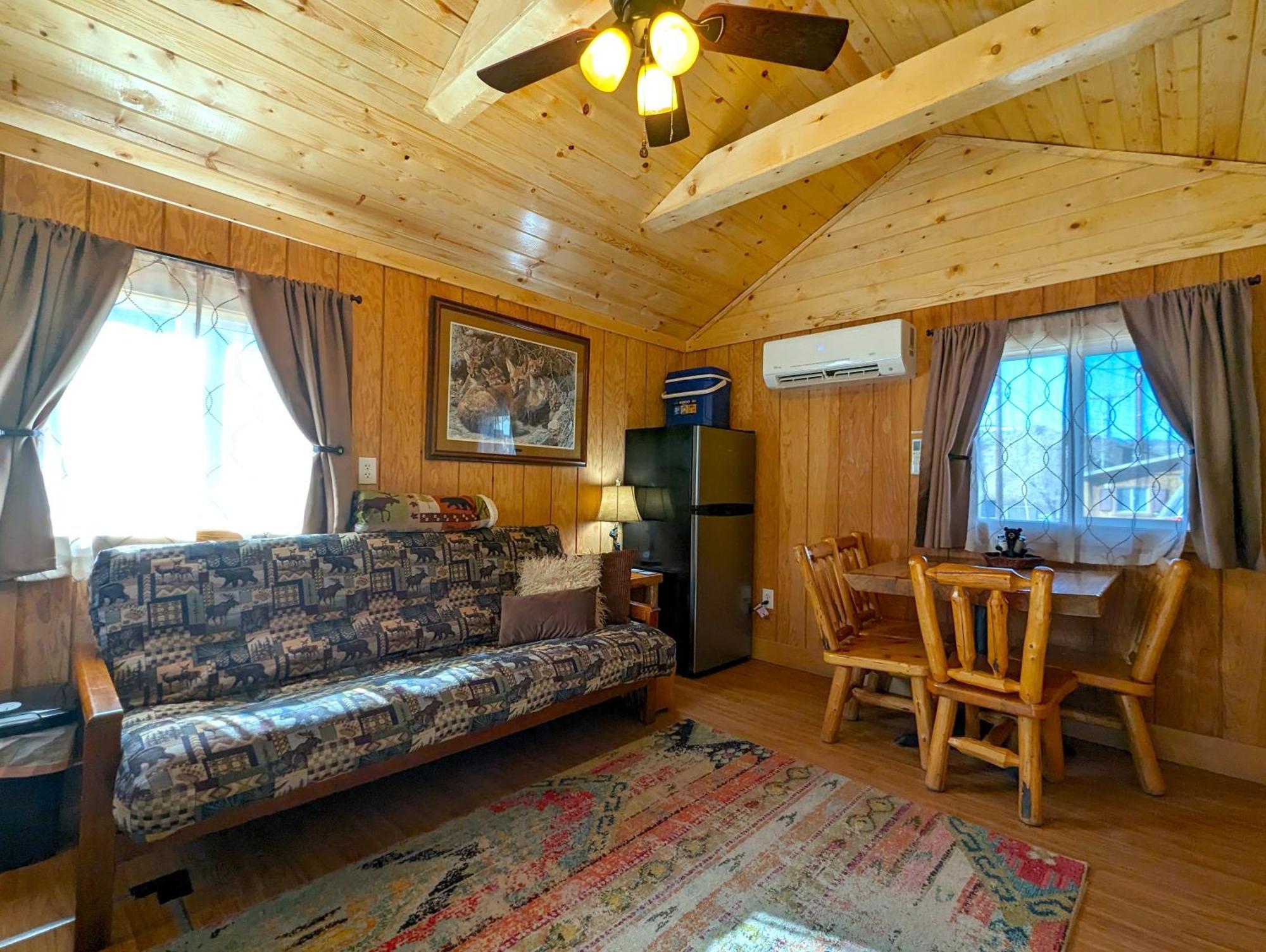 Yellowstone'S Treasure Cabins Gardiner Exterior photo