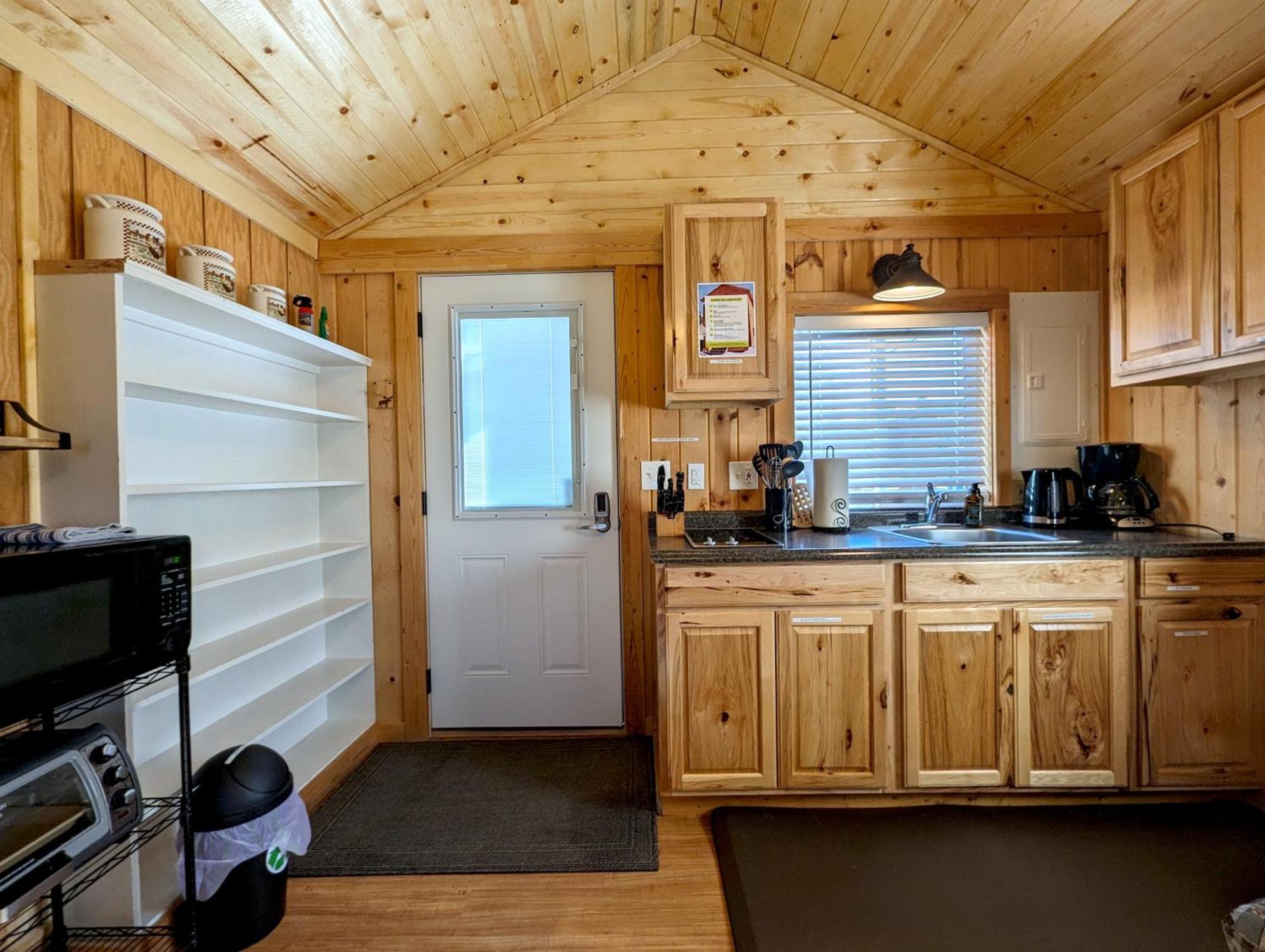 Yellowstone'S Treasure Cabins Gardiner Exterior photo