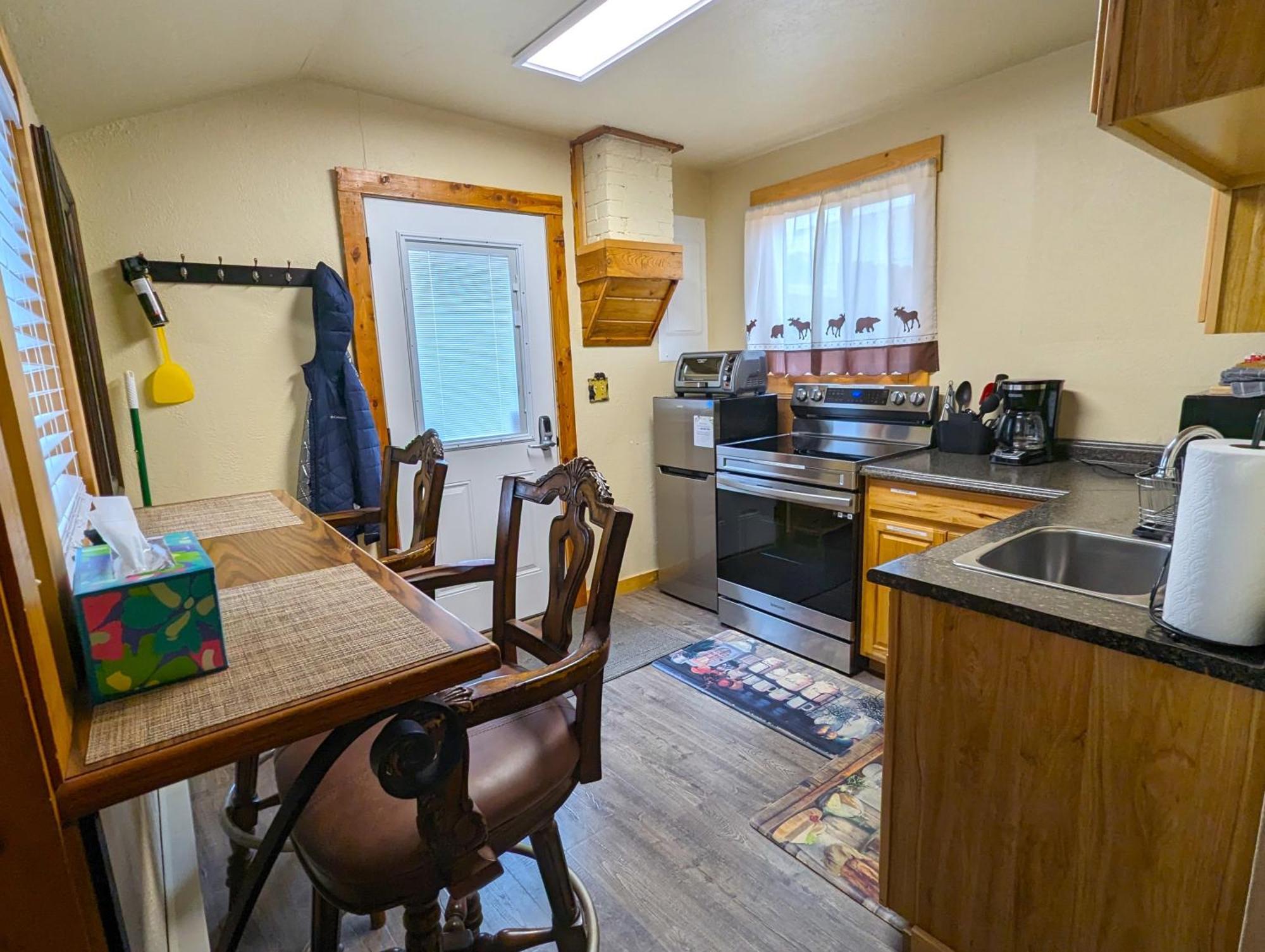 Yellowstone'S Treasure Cabins Gardiner Exterior photo