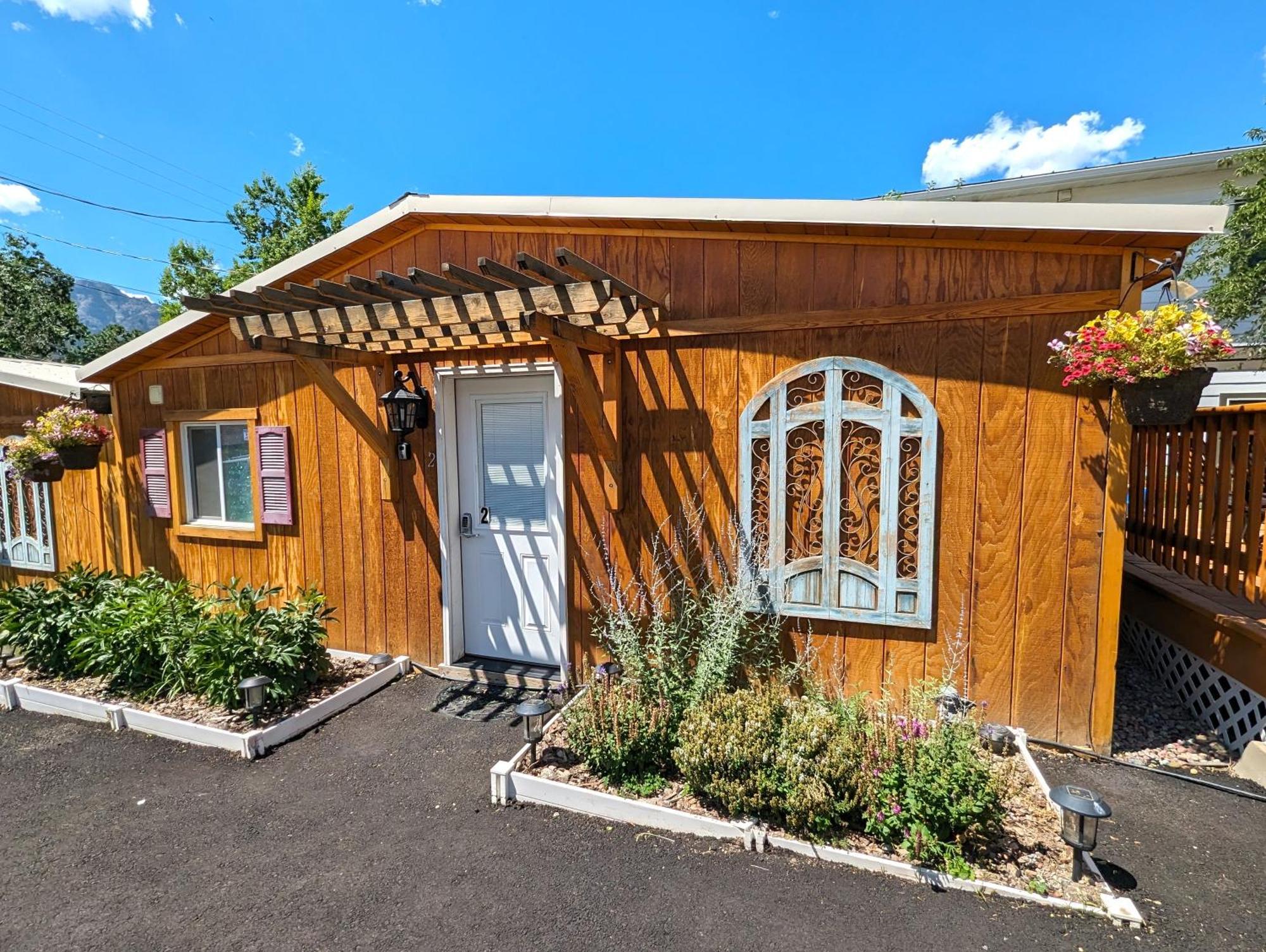 Yellowstone'S Treasure Cabins Gardiner Exterior photo