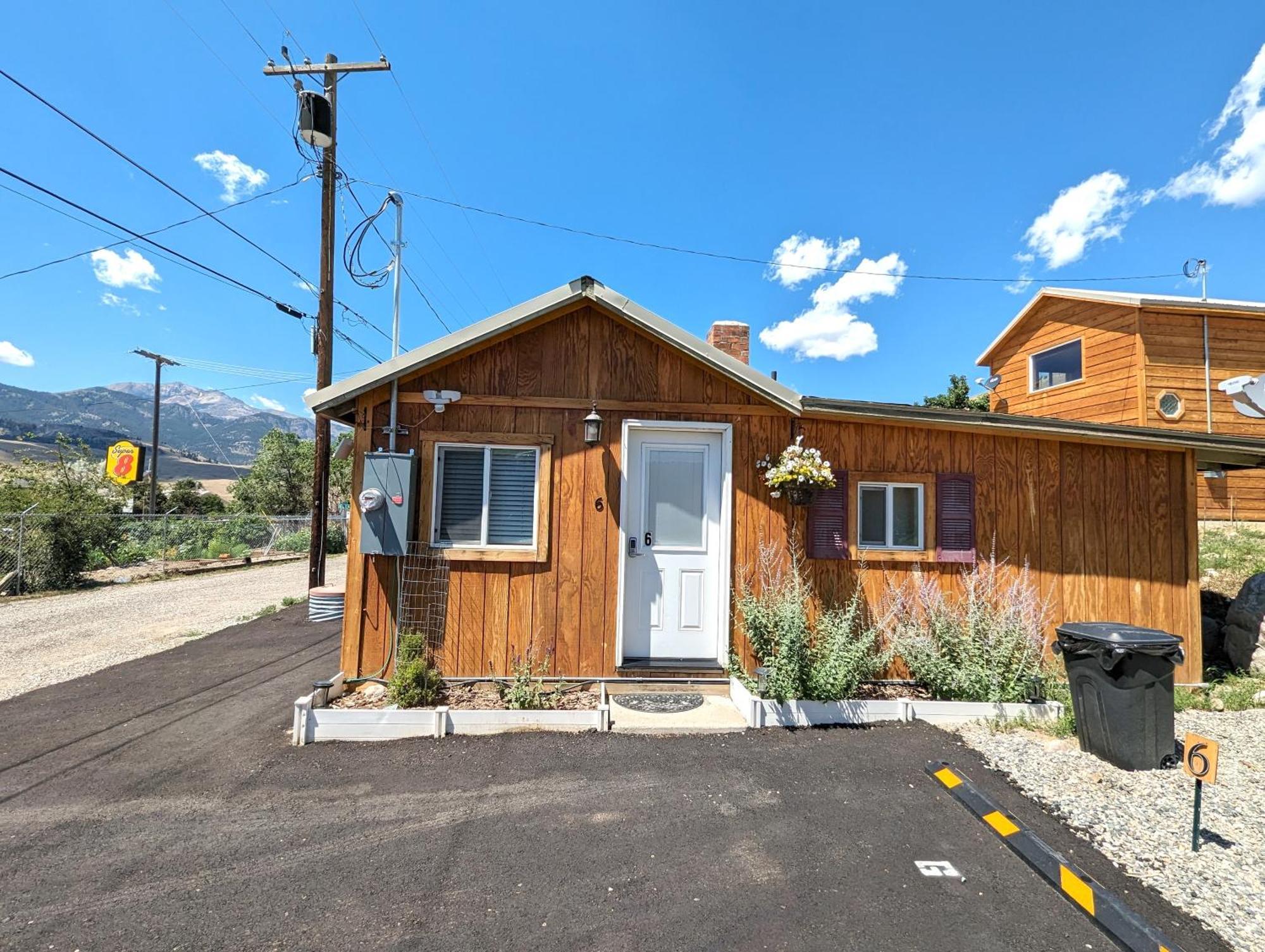 Yellowstone'S Treasure Cabins Gardiner Exterior photo
