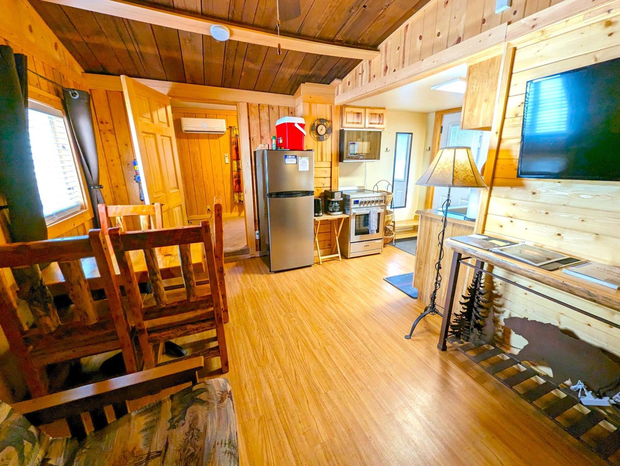 Yellowstone'S Treasure Cabins Gardiner Exterior photo