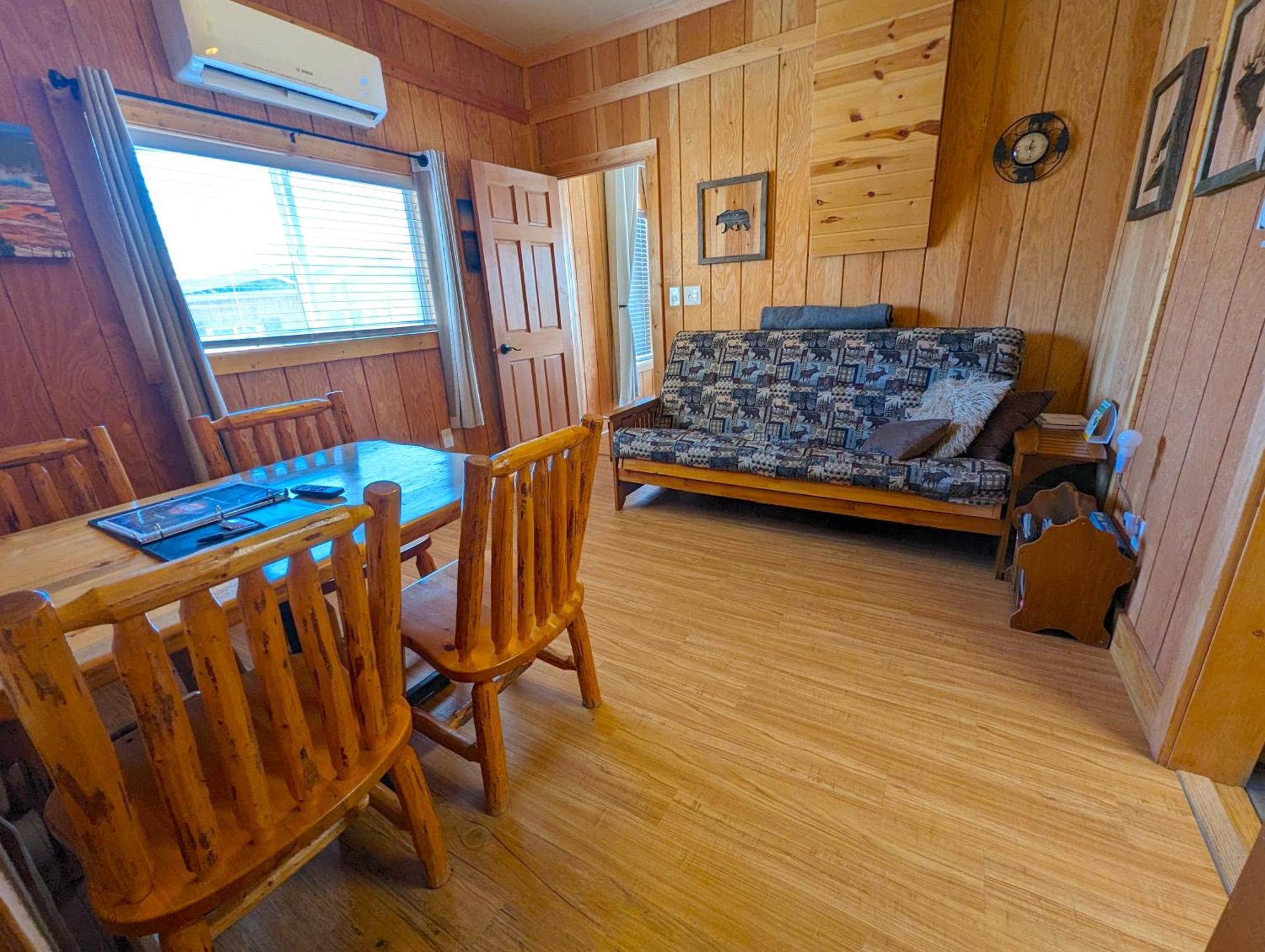 Yellowstone'S Treasure Cabins Gardiner Exterior photo