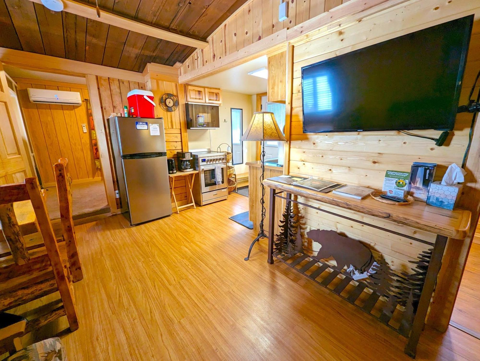 Yellowstone'S Treasure Cabins Gardiner Exterior photo
