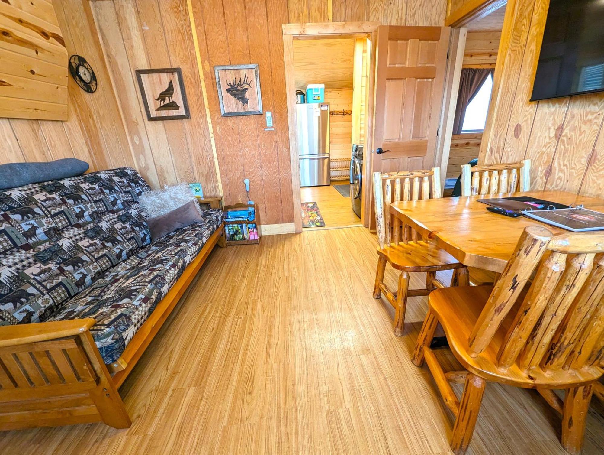 Yellowstone'S Treasure Cabins Gardiner Exterior photo