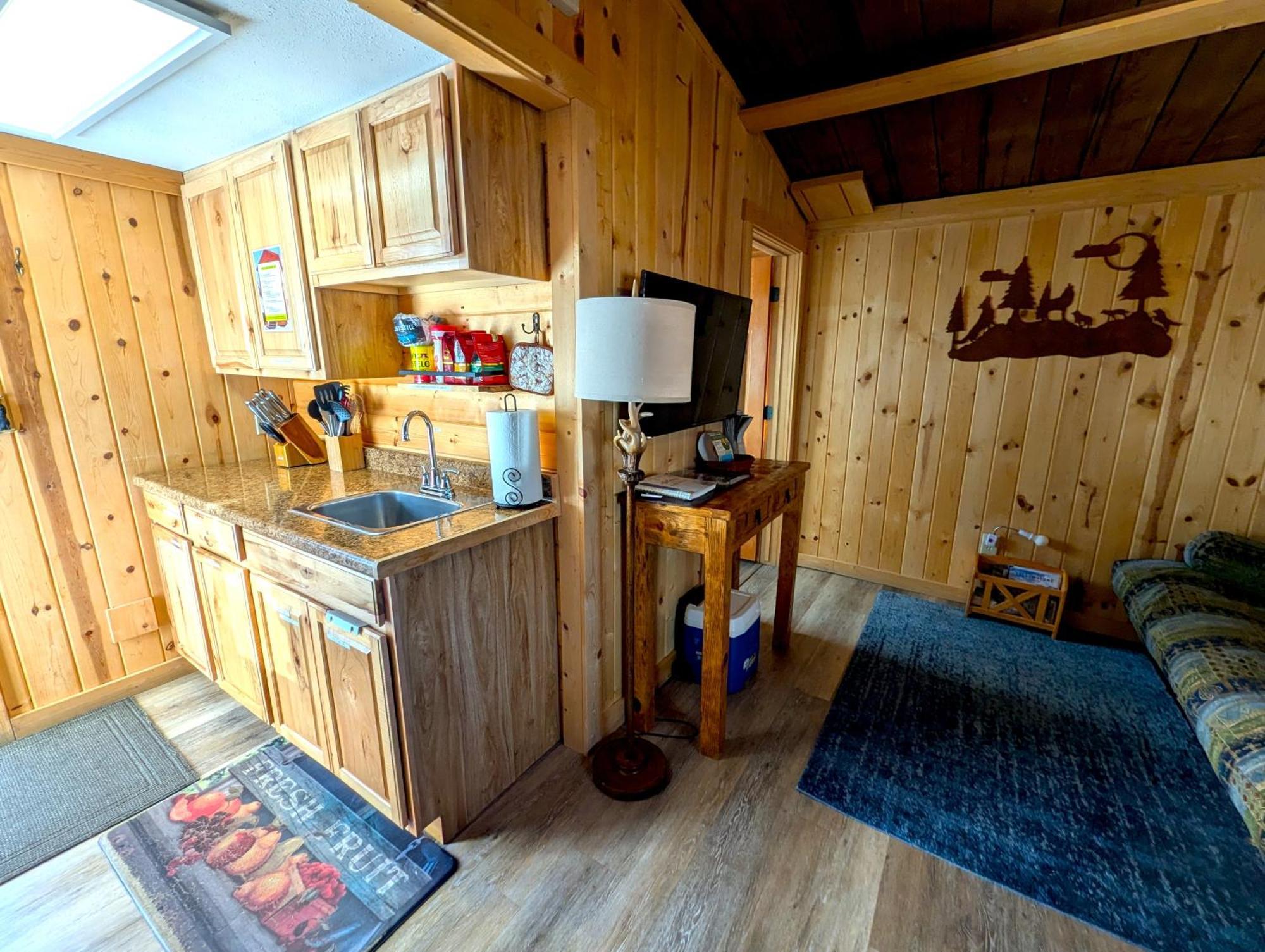 Yellowstone'S Treasure Cabins Gardiner Exterior photo