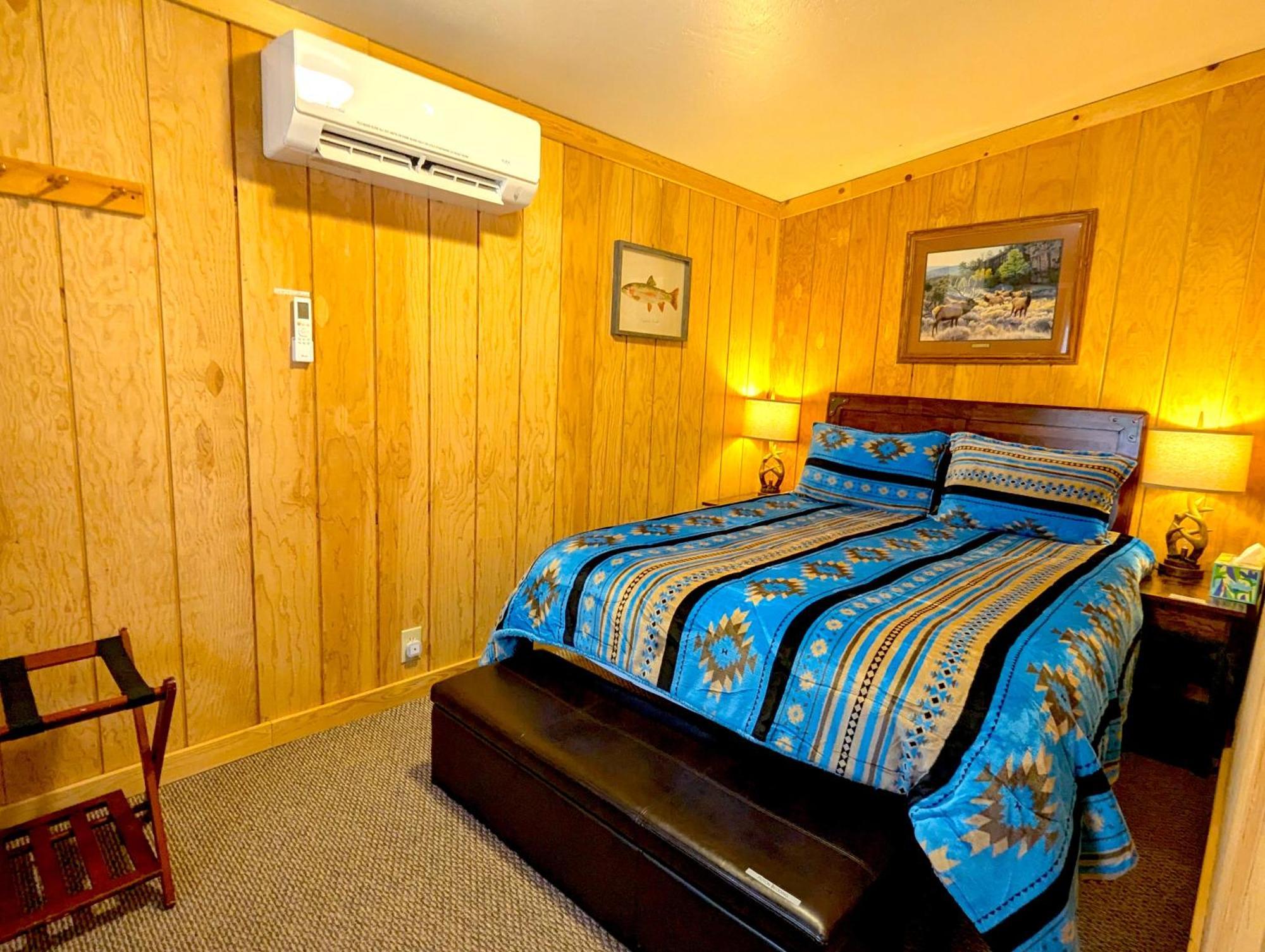 Yellowstone'S Treasure Cabins Gardiner Exterior photo