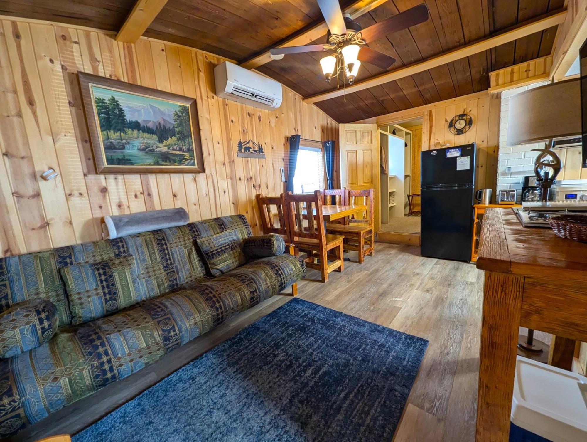 Yellowstone'S Treasure Cabins Gardiner Exterior photo